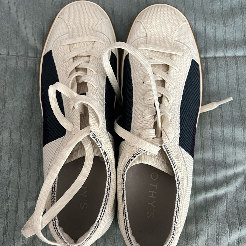 Rothy’s berry block lace ups